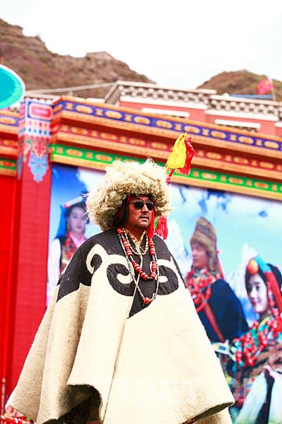 具有康巴特點的牧人服飾    攝影：許娜