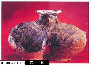 雙體罐是卡若遺址重要出土文物。