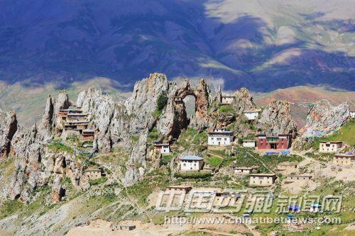丁青孜珠寺的建立對(duì)于研究昌都早期文化有重大意義。