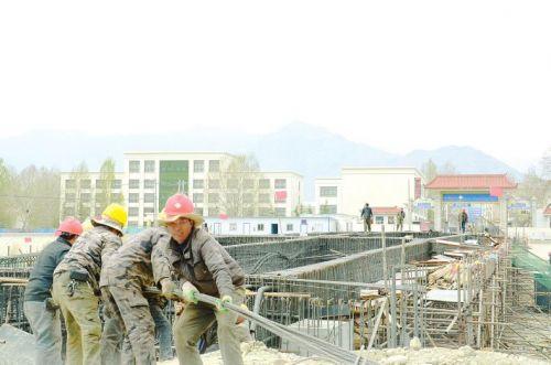 仙足島生態(tài)路大橋施工現(xiàn)場(chǎng)。