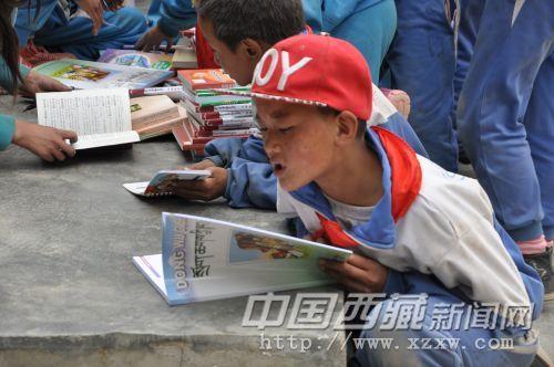 書(shū)中的故事真精彩。記者 郭翠雯 拍攝