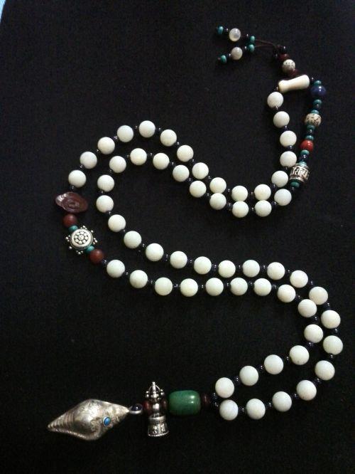 兩端均可作為吊墜，可為手環(huán)，可為項(xiàng)鏈。價(jià)格：￥1200