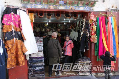其米夏巷里有很多這種的雜貨店。