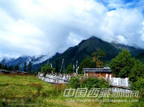 新措湖畔旁迷人景致。