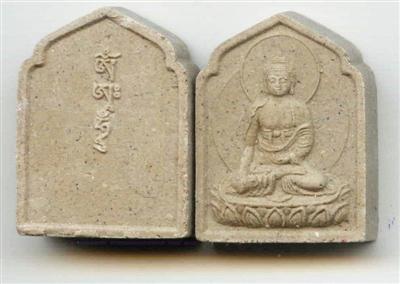 在有些擦擦上還會印有經(jīng)咒