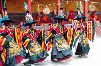 扎什倫布寺羌姆表演。