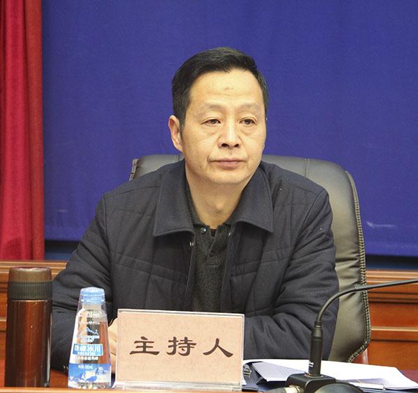 新聞發(fā)布會主持人 區(qū)黨委外宣辦（政府新聞辦）副主任 胡榮國.jpg