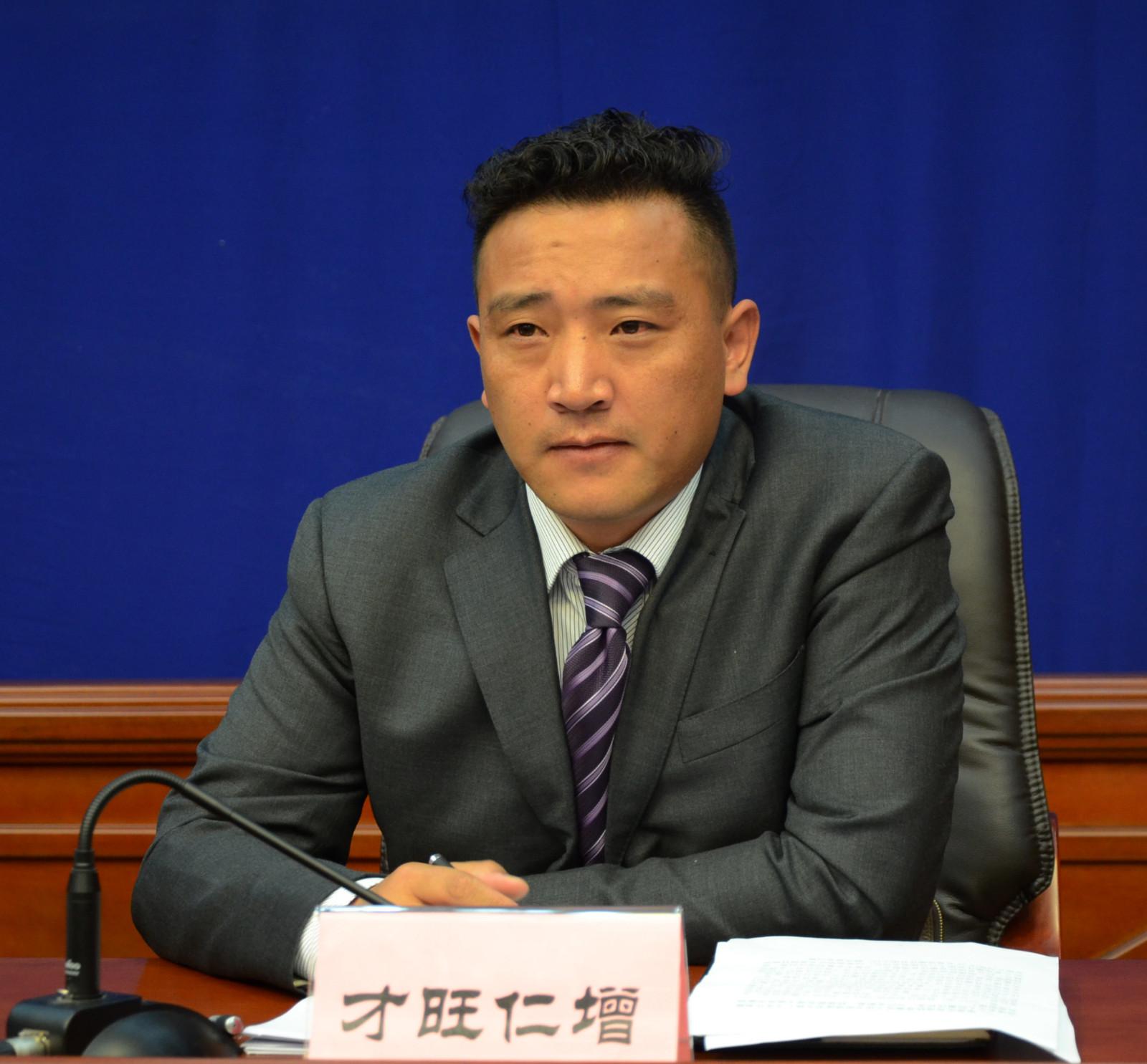 新聞發(fā)言人：那曲地區(qū)扶貧辦黨組成員、副主任 才旺仁增.jpg