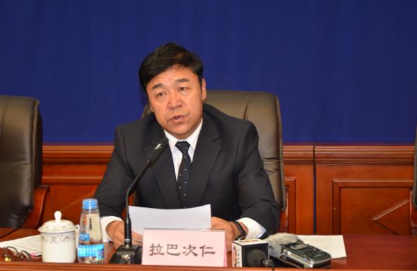 新聞發(fā)言人：自治區(qū)紀委副書記、監(jiān)察廳廳長、預防腐敗局局長 拉巴次仁.jpg