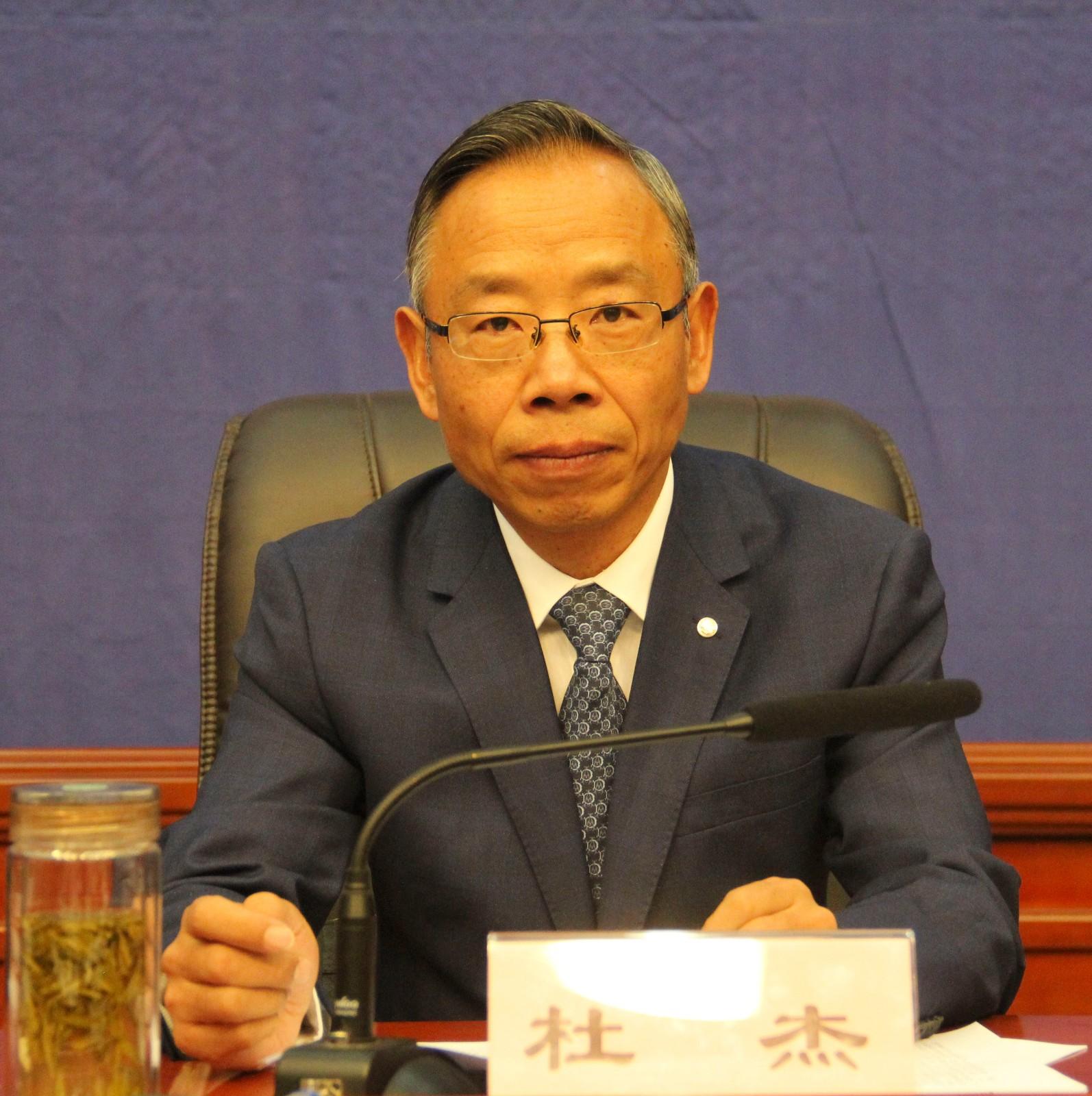 區(qū)農(nóng)牧廳黨組副書記、廳長：杜杰.jpg