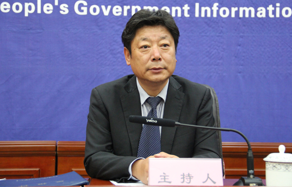 新聞發(fā)布會(huì)主持人：晉美旺措.jpg