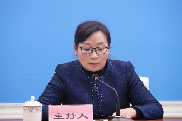 主持人：區(qū)黨委宣傳部副部長、區(qū)政府新聞辦主任 德吉卓嘎.jpg