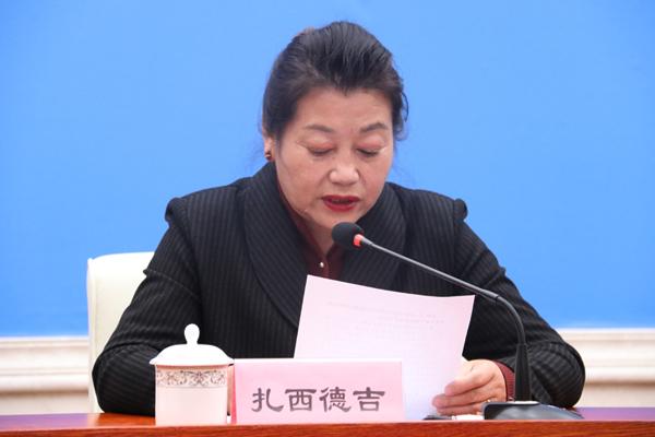 新聞發(fā)言人：拉薩市應(yīng)對新型冠狀肺炎疫情工作領(lǐng)導(dǎo)小組成員、專家救治防控組組長、市衛(wèi)健委黨組副書記、主任 扎西德吉.jpg
