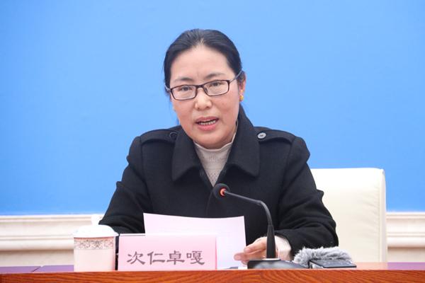 新聞發(fā)言人：拉薩市應(yīng)對新型冠狀肺炎疫情工作領(lǐng)導(dǎo)小組成員、拉薩市市場監(jiān)督管理局局長 次仁卓嘎.jpg