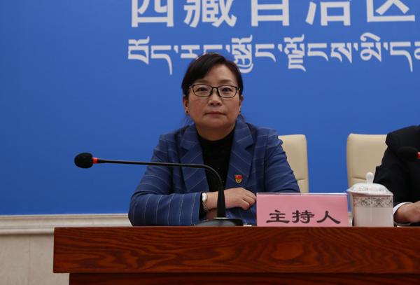 主持人：區(qū)黨委宣傳部副部長、區(qū)政府新聞辦主任  德吉卓嘎.jpg