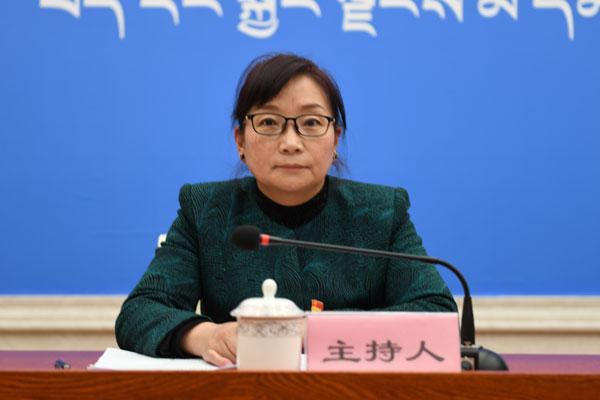 主持人：西藏自治區(qū)黨委宣傳部副部長(zhǎng)、區(qū)政府新聞班主任-德吉卓嘎.jpg