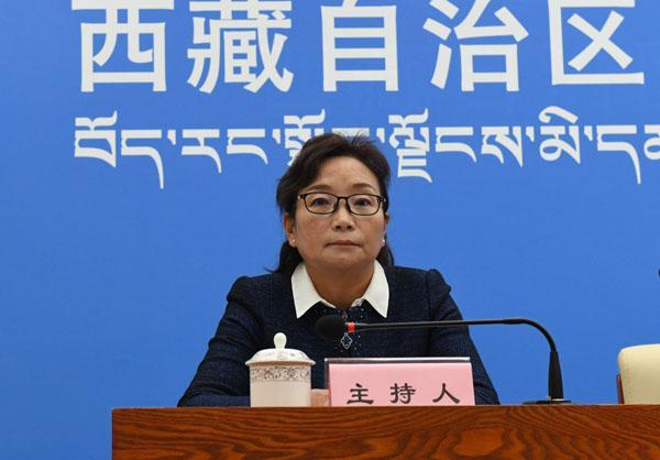 主持人：區(qū)黨委宣傳部副主任、政府新聞辦主任 德吉卓嘎.jpg
