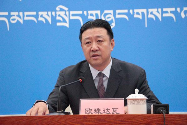 新聞發(fā)言人：昌都市政府副市長、市脫貧攻堅指揮部副指揮長歐珠達(dá)瓦.JPG