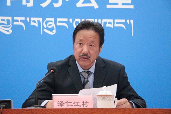 新聞發(fā)言人：昌都市扶貧辦黨組副書記、主任-澤仁江村.jpg