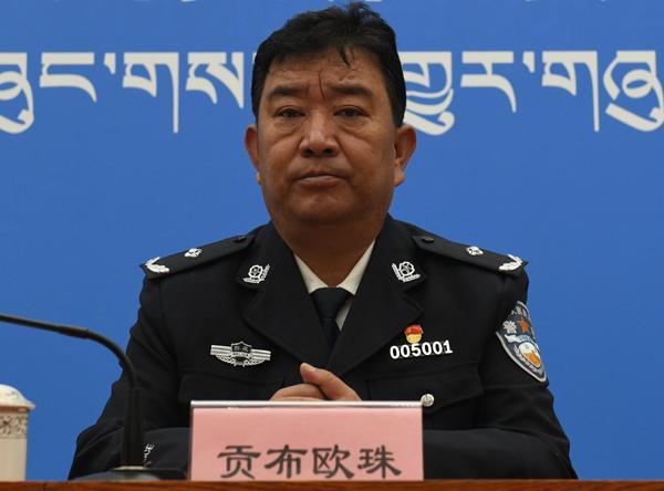 發(fā)言人：區(qū)公安廳刑偵總隊(duì)總隊(duì)長 貢布?xì)W珠.JPG