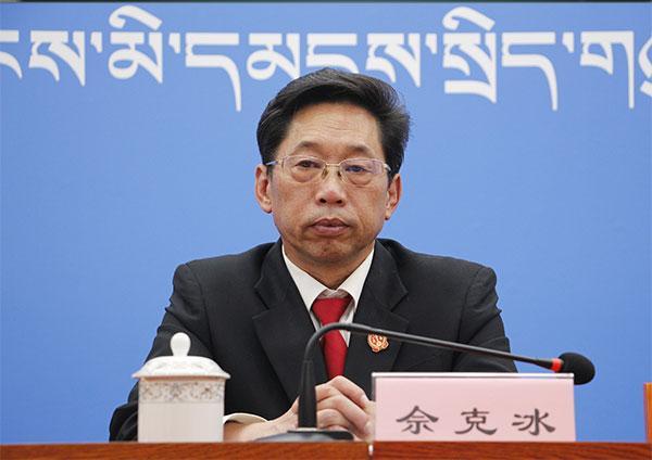 圖為發(fā)言人：自治區(qū)高級人民法院黨組成員、副院長 佘克冰.jpg