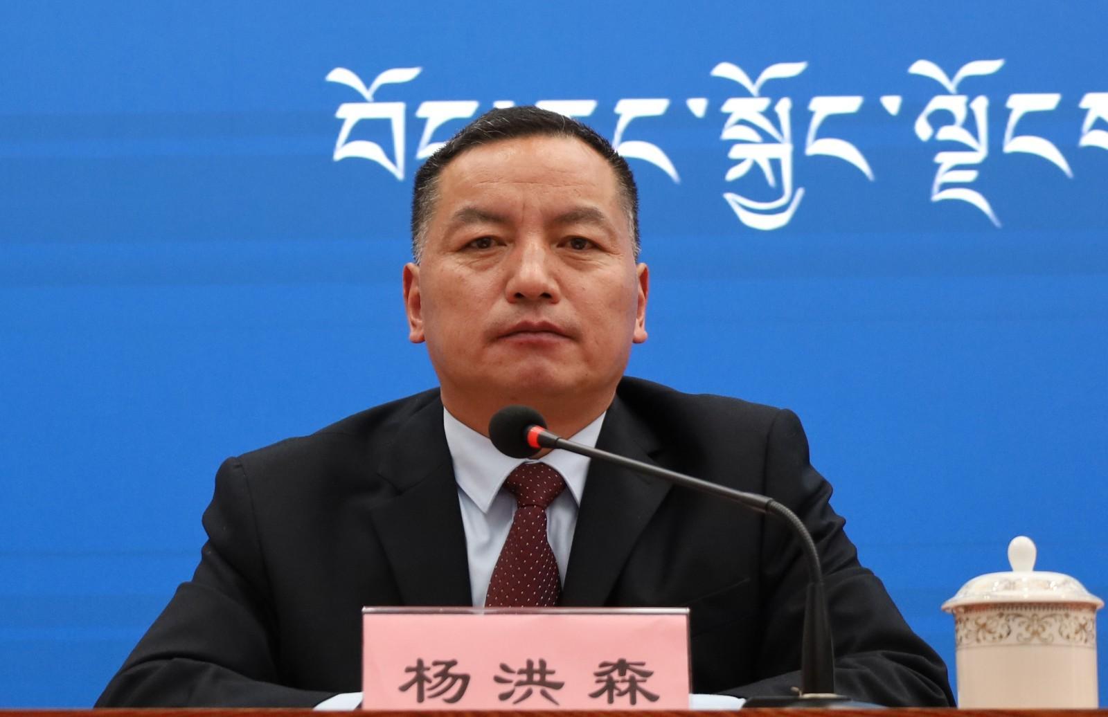 主持人：區(qū)黨委宣傳部對(duì)外傳播處處長(zhǎng) 楊洪森.jpg
