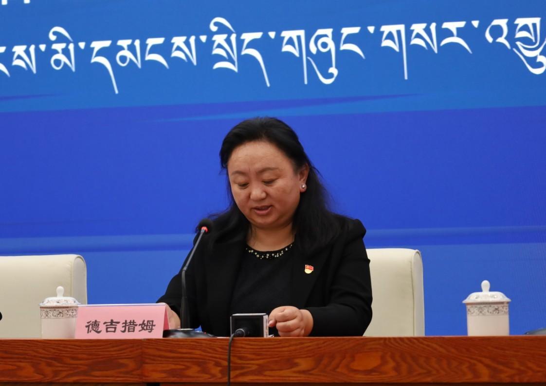 新聞發(fā)言人：區(qū)商務廳黨組成員、副廳長 德吉措姆.jpg