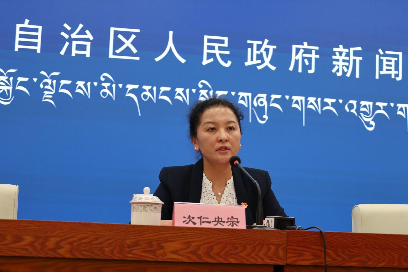 新聞發(fā)言人：區(qū)供銷合作社副主任、一級調研員 次仁央宗.JPG