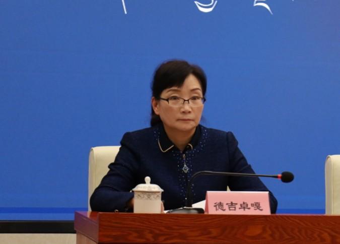 主持人：區(qū)黨委宣傳部副部長、區(qū)政府新聞辦主任 德吉卓嘎.jpg