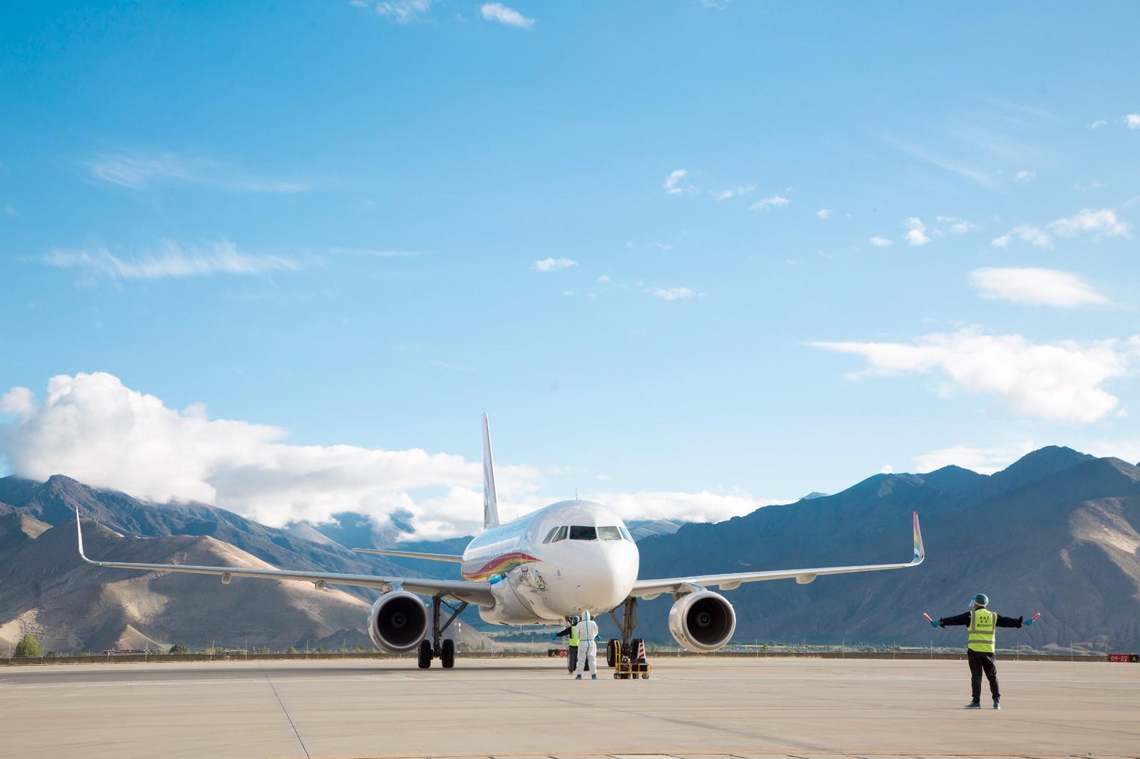 4主題冠名飛機落地.JPG