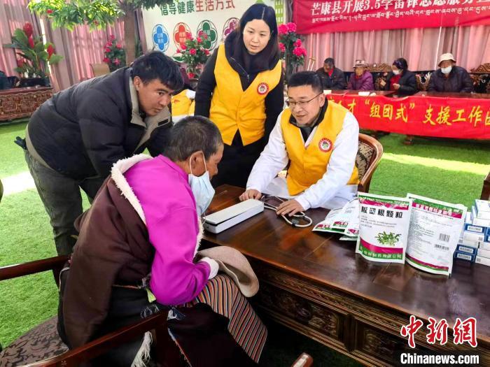 圖為特困人員集中供養(yǎng)服務中心義診?！〔济⒖悼h供圖