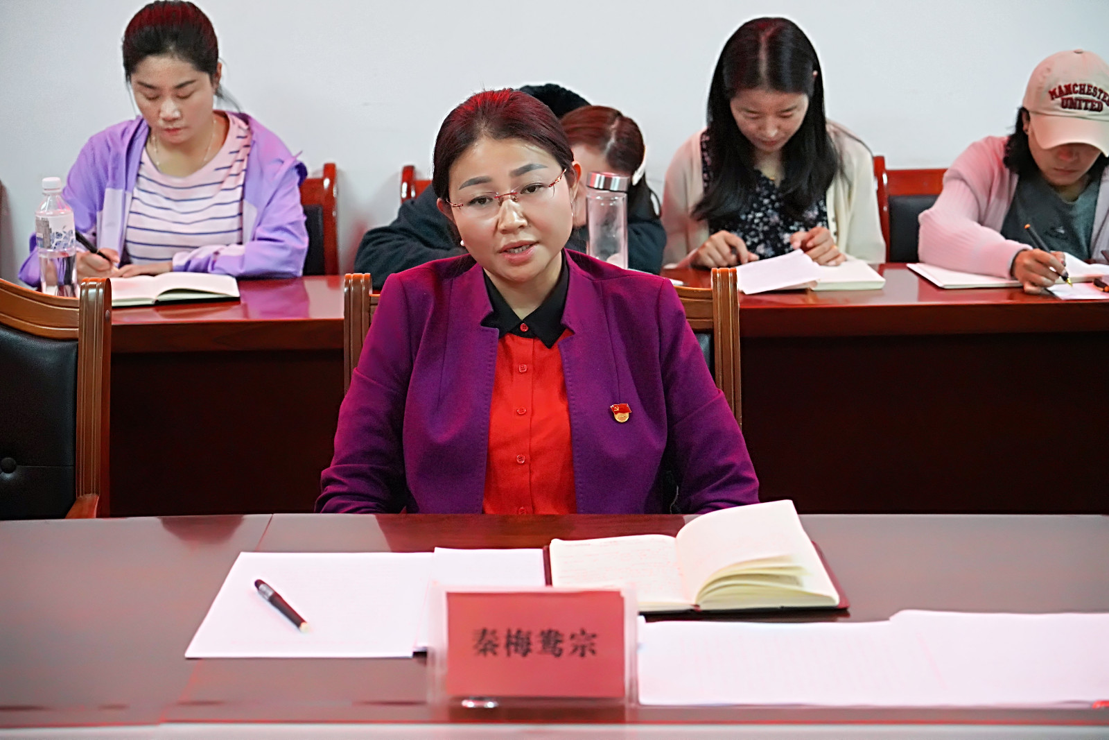 圖為：縣委副書記、人大常委會主任秦梅鴦宗作重要講話。.jpg