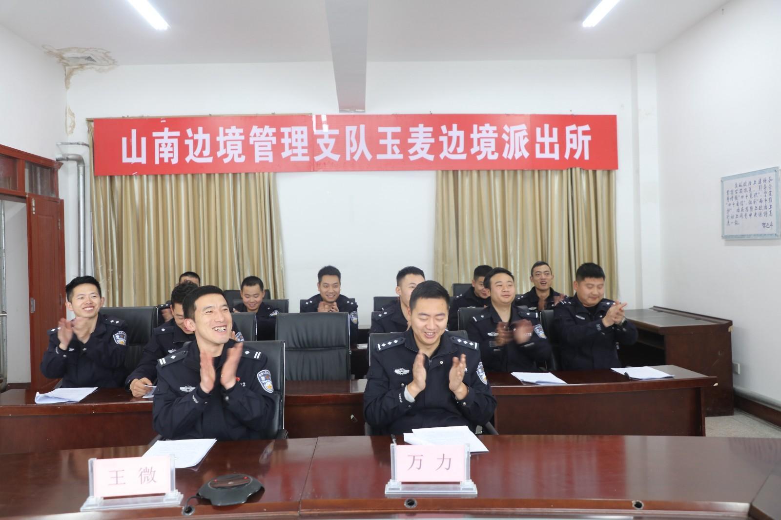 圖為玉麥邊境派出所解說演講活動(dòng)現(xiàn)場(chǎng) 李永明攝.JPG