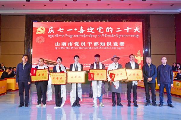 圖為三等獎(jiǎng)?lì)C獎(jiǎng)現(xiàn)場(chǎng)_副本.jpg