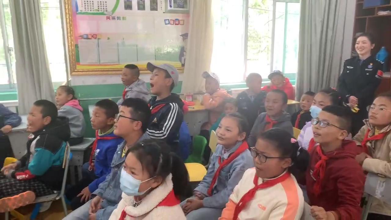 圖為民族團(tuán)結(jié)進(jìn)步授課現(xiàn)場(chǎng)。郭賽賽攝.jpg